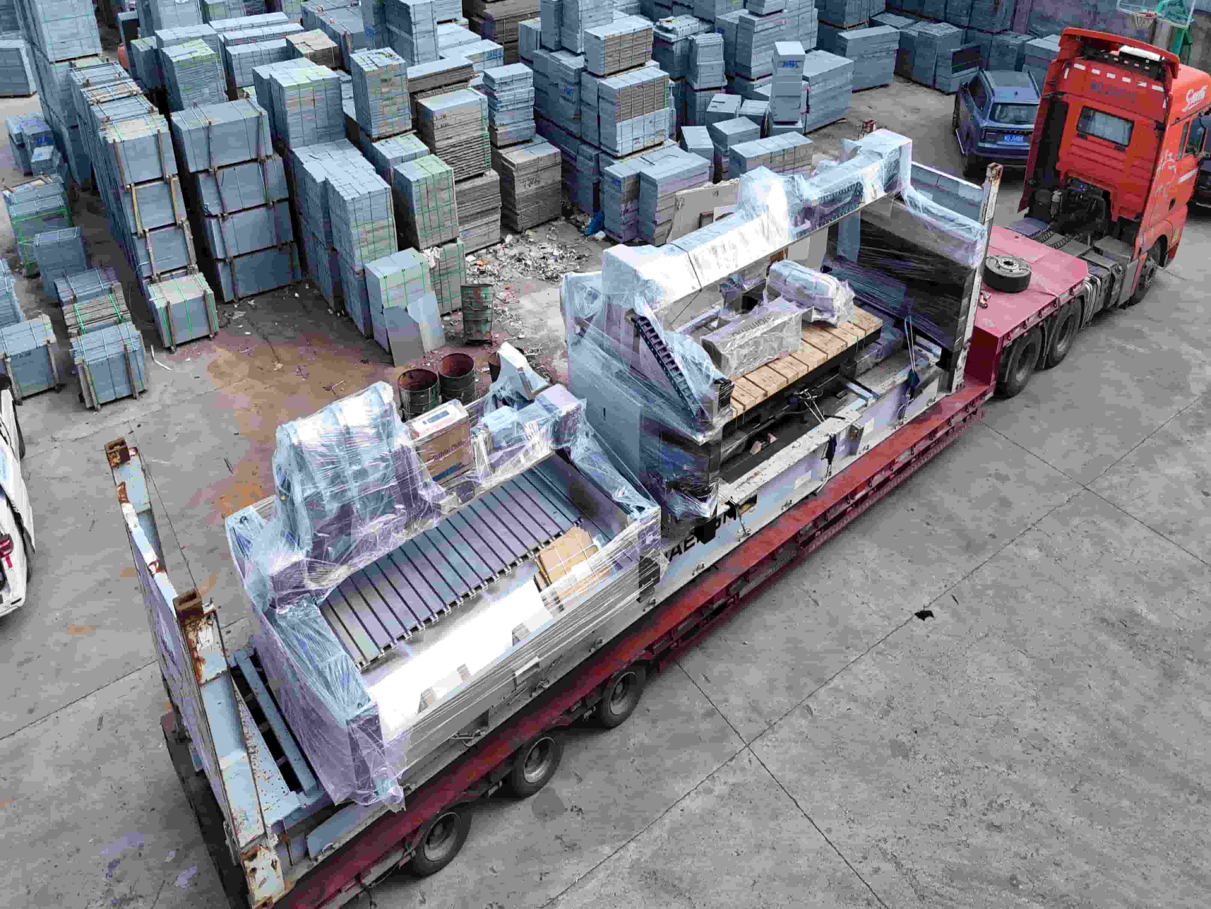 Jinzuan Delivers 5-Axis Bridge Cutting Machine and 3-Head Engraving Machine to Spain, Setting New Benchmarks for Stone Processing